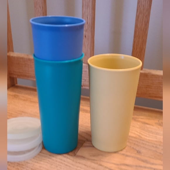 Set if 3 Tupperware tumblers - Picture 3 of 7
